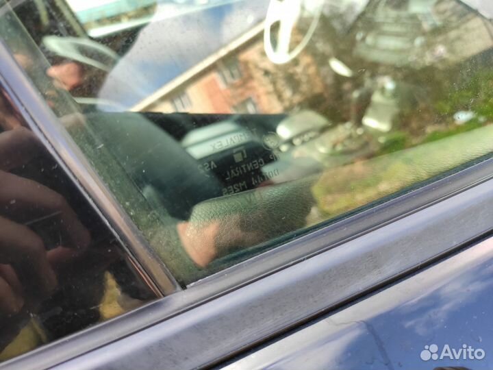 Стекло дверное переднее правое Infiniti Fx35 S50