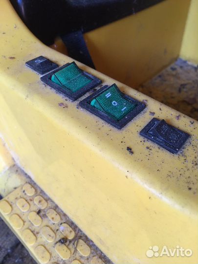 Детский электромобиль бу