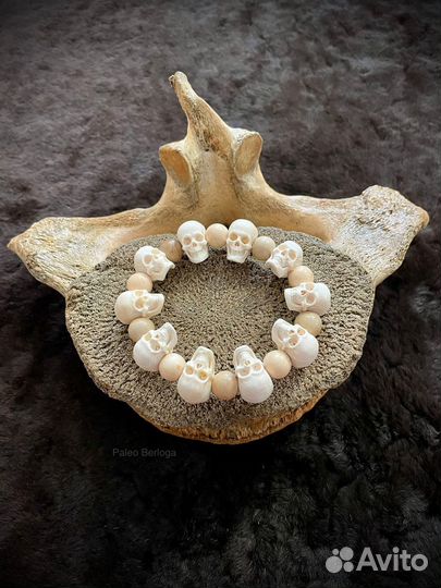 Браслет из черепов-бусин (бивень мамонта)