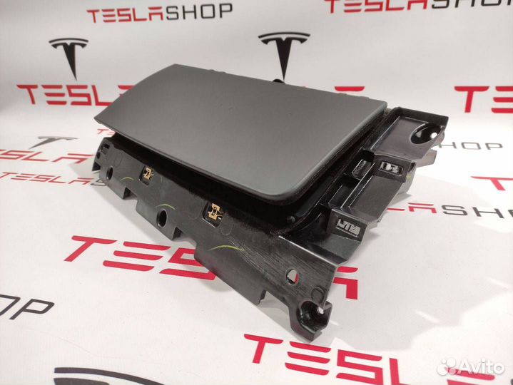 Бардачок Tesla Model X 2016 1003327-01-M