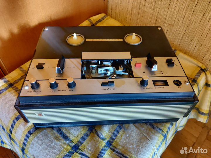 Катушечный магнитофон Маяк 202