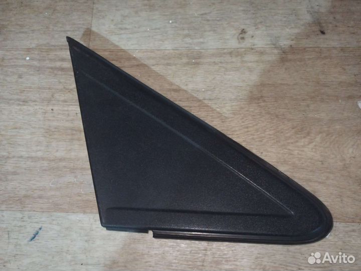 Уголок правый зеркала крыла Ford Focus 2