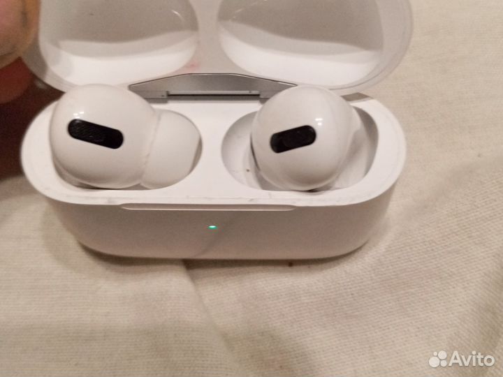 Airpods про