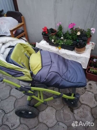 Коляска и стульчик для кормления