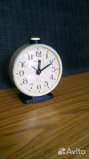 Будильник Янтарь СССР Винтаж