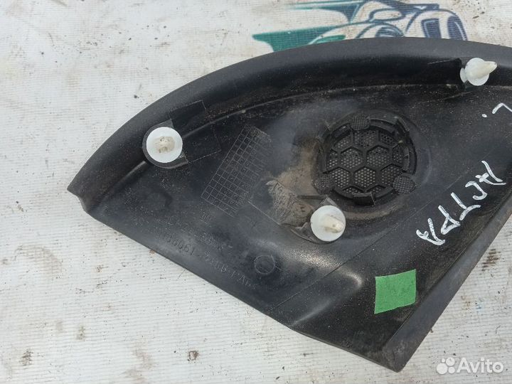 Накладка уголок передней левой двери Opel Astra H рестайлинг (2006—2014)