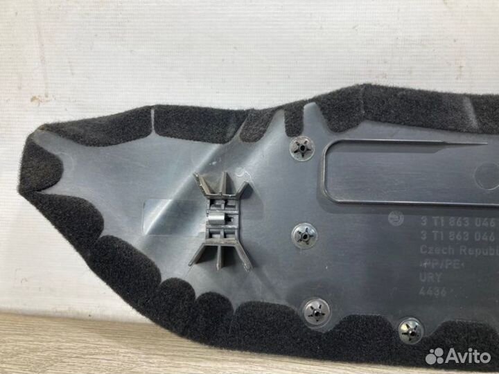 Накладка центральной консоли правая Skoda Superb