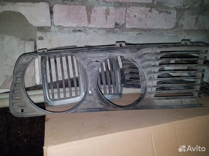 Передняя решетка BMW e28