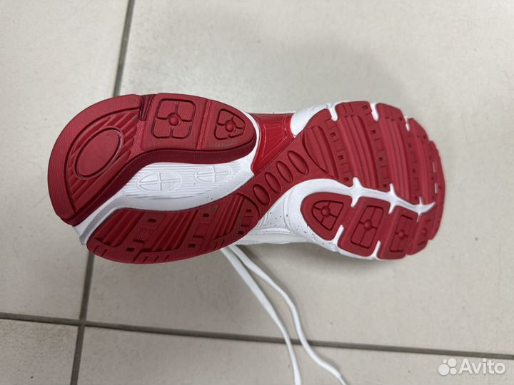 Кроссовки Forward