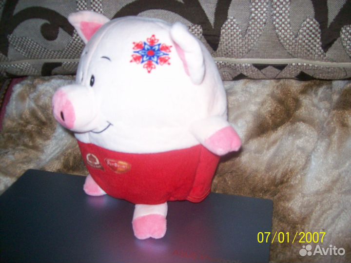 Подушка-свинка и наволочки в технике печворк