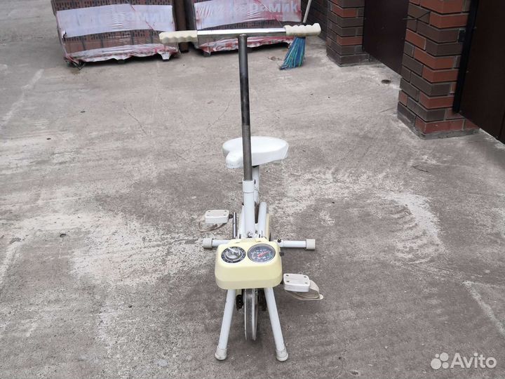 Велосипедный тренажер