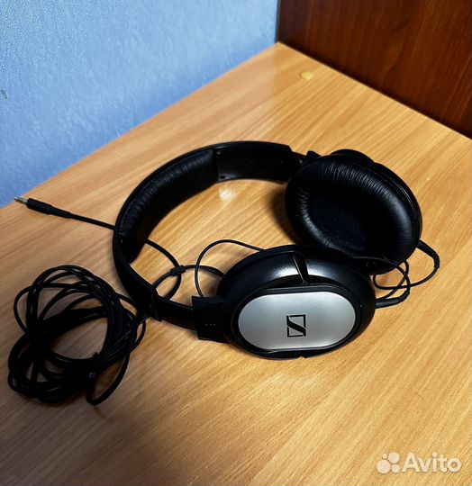 Проводные наушники