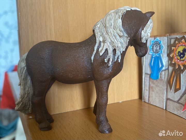 Лошадь schleich