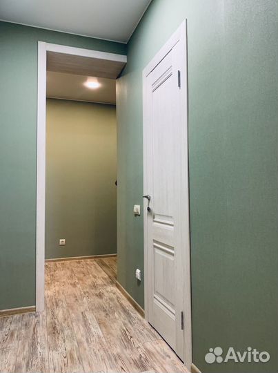 Новые белые межкомнатные двери в классическом стил