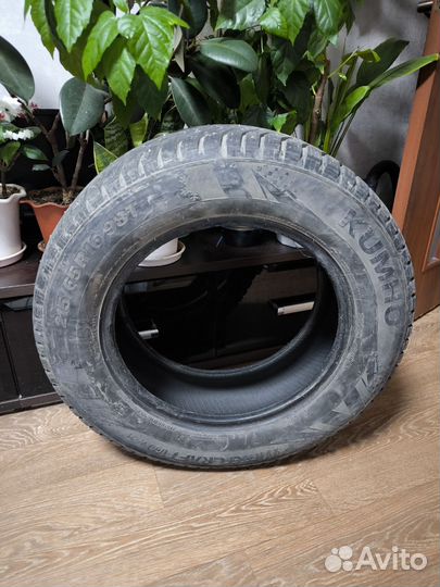 Kumho WinterCraft Ice WI31 215/65 R16 98T