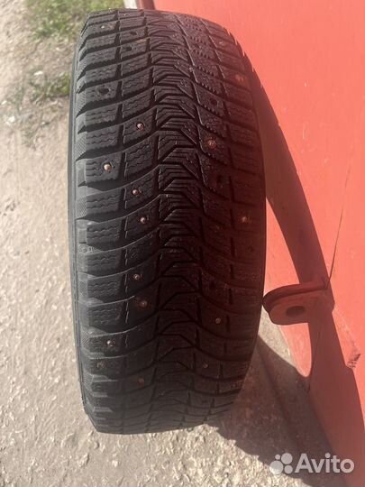 Michelin X-Ice North 3 215/65 R16