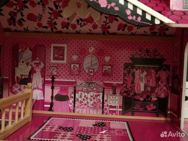 Большой кукольный домик