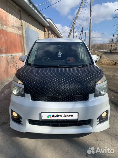 Toyota Voxy 2.0 CVT, 2010, 232 000 км