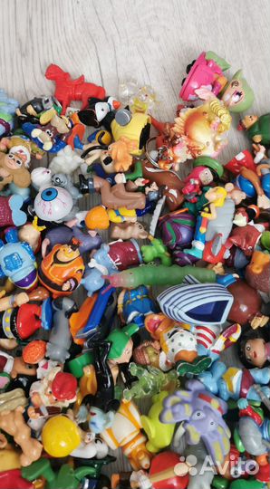 Коробка игрушек из киндер-сюрприза