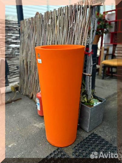 Кашпо уличное из пластика