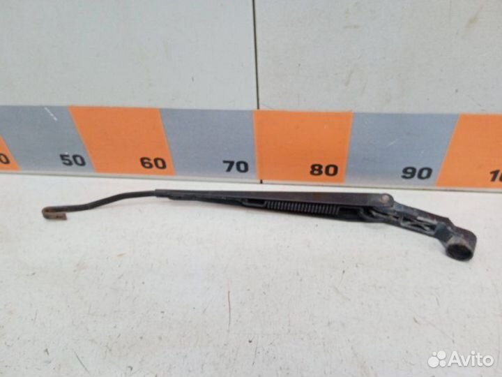 Поводок стеклоочистителя передний правый Great