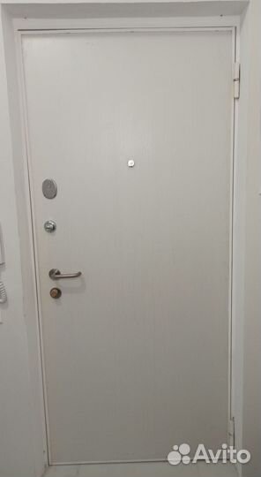 Дверь входная от застройщика