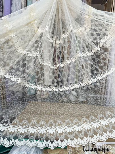 Тюль молочный с густой вышивкой. Новый