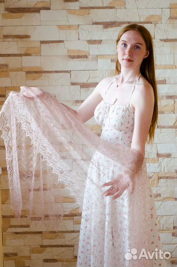 Пуховый ажурный палантин