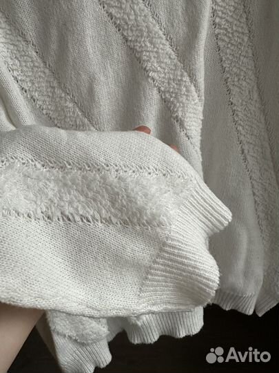 Свитер белый