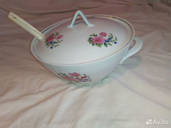 Фарфоровая супница “Сирень” Дулево. Винтаж