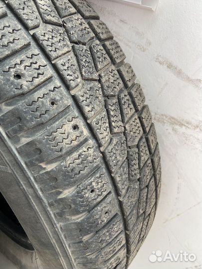 Kumho I'Zen Stud Snow KW11 235/70 R16