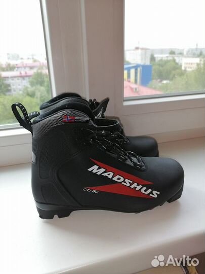 Горные лыжи 140, палки, ботинки