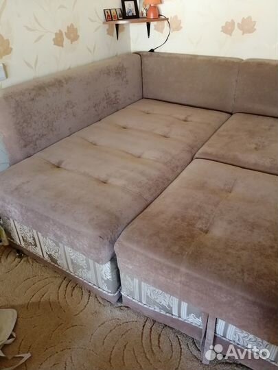 Угловой диван и кресло юваю