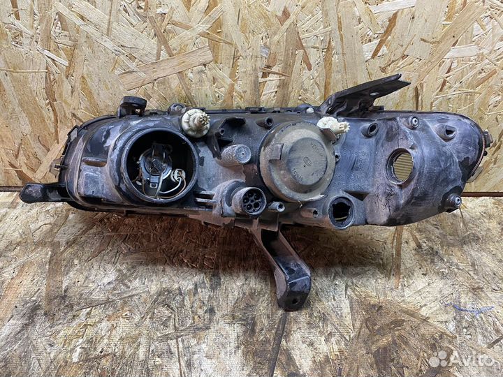 Правая фара Opel Omega B