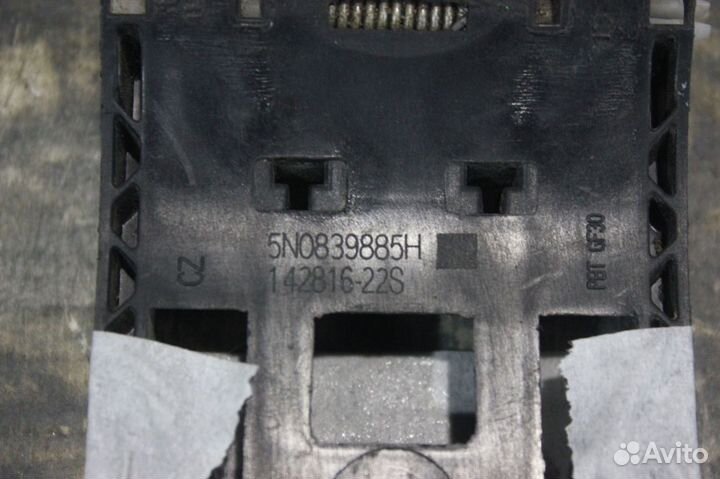 Кронштейн ручки двери задней -Volkswagen Tiguan