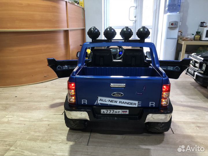 Детский электромобиль