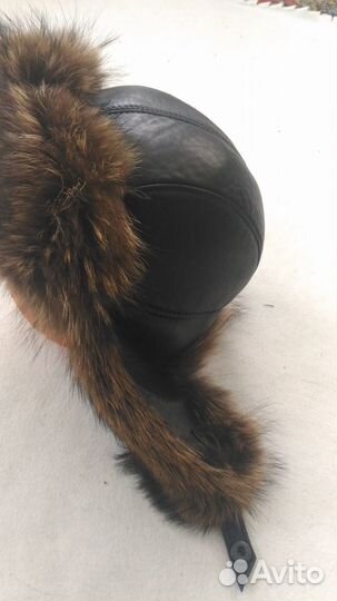 Шапка ушанка кожаная с мехом енота