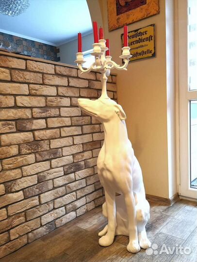 Статуя собаки