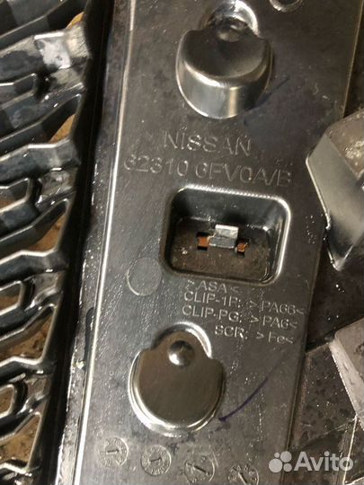 Решетка радиатора Nissan X-Trail 3 T32