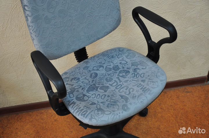 Офисное кресло 