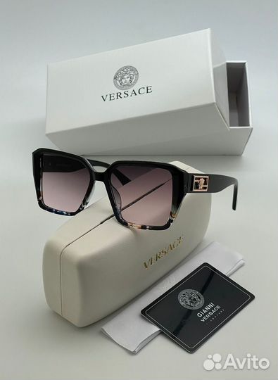 Солнцезащитные очки versace