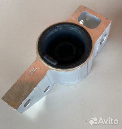 Втулка переднего нижнего правого рычага 1K0199232H