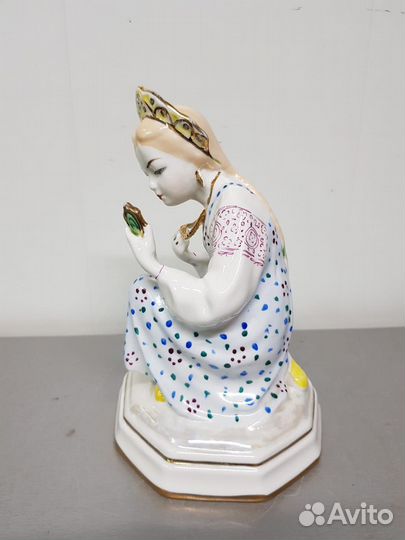 Статуэтка фарфоровая 