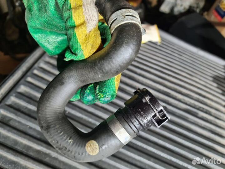 Патрубок радиатора печки Volvo Xc90 2016