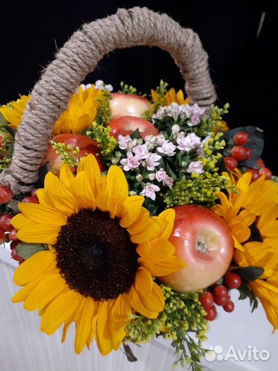 Вкусные букеты и цветочные композиции