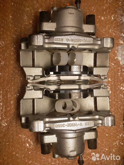 Суппорт тормозной передний Ford Mondeo Fusion