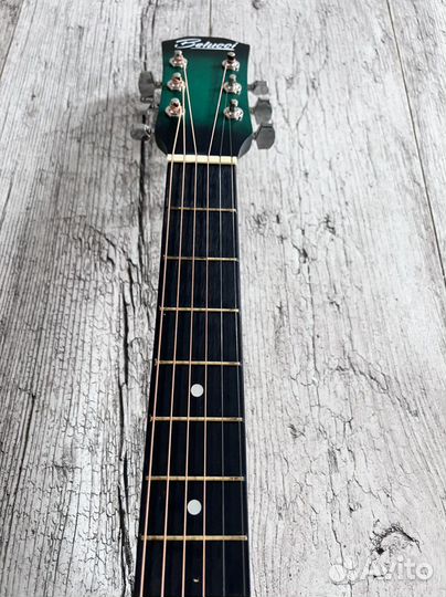 Акустическая гитара