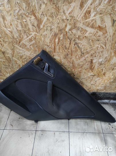 Обшивка двери задней правой Skoda Octavia a4