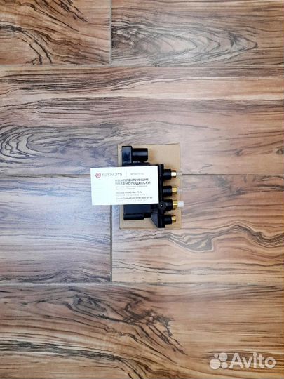 Блок клапанов пневмоподвески BMW 7er G11/G12