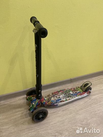 Самокат трехколесный